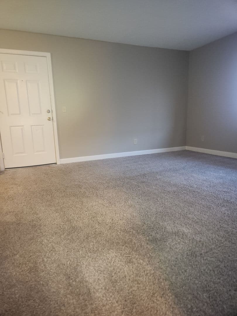 Columbia Apartment: 213 Old Manor Road