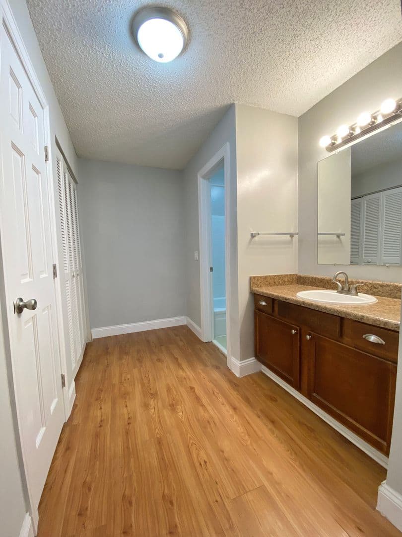 Columbia Apartment: 6530 Davidson Road A3