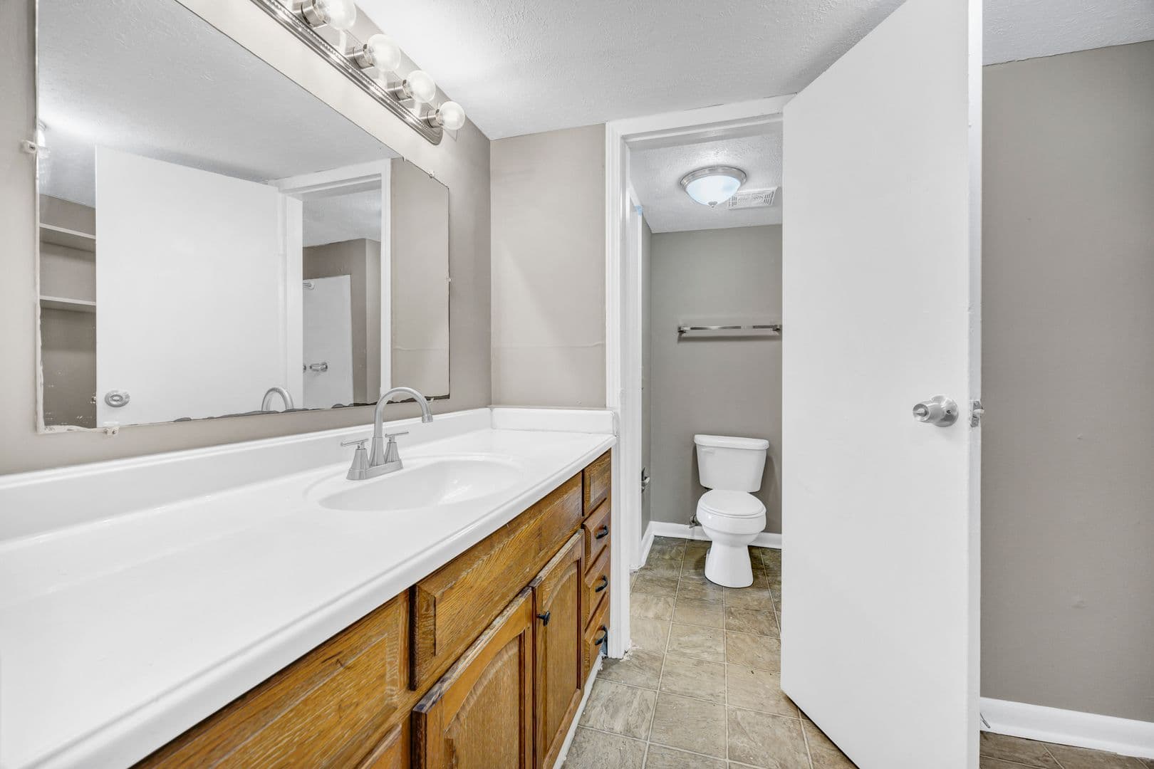 Columbia Apartment: 720 Old Manor Road