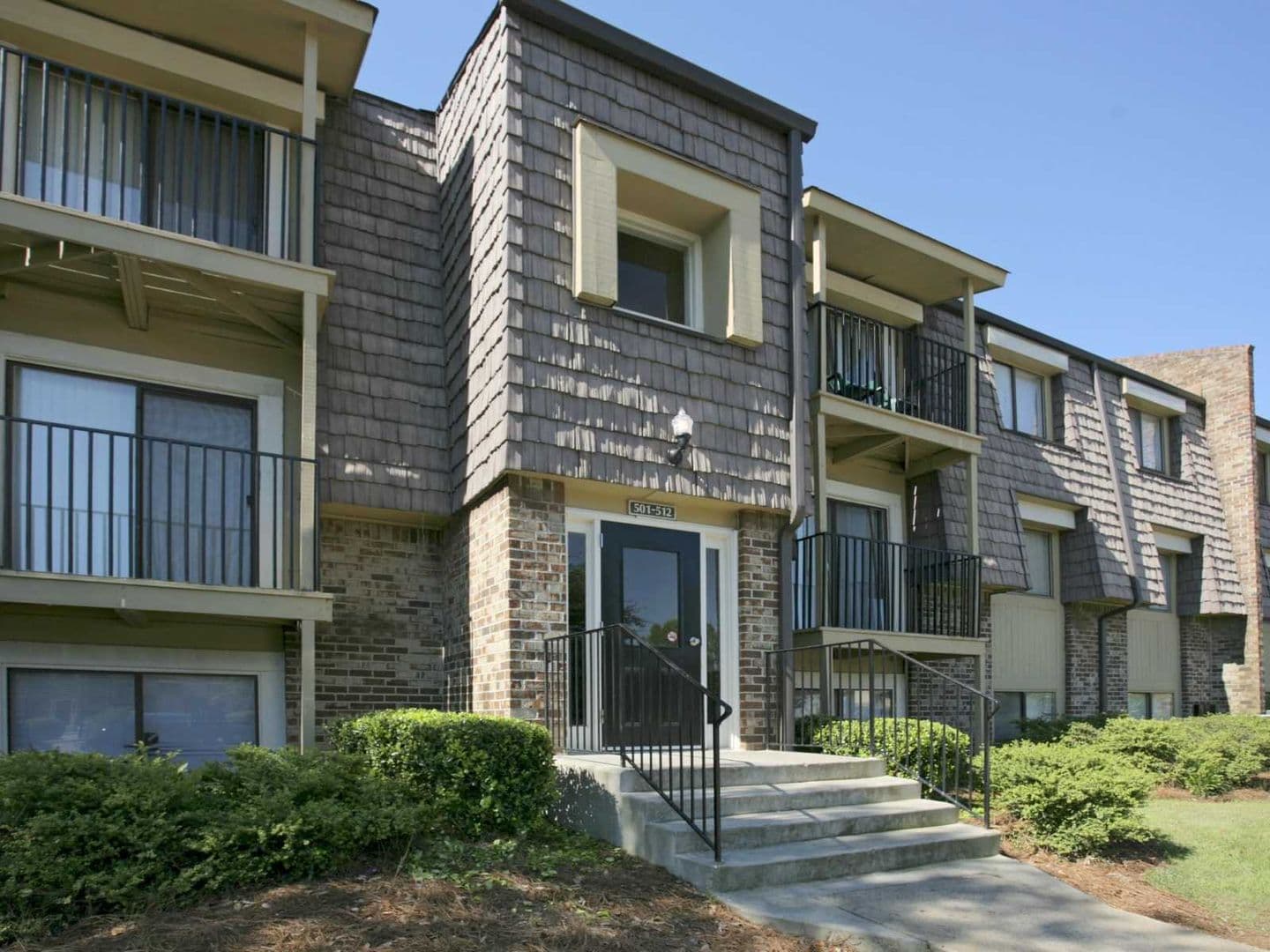 Columbia Apartment: 404 Old Manor Road