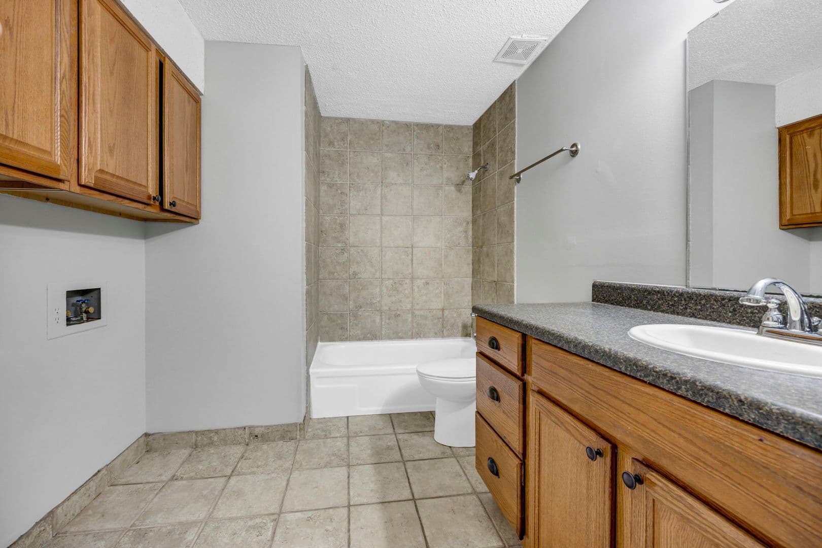 Columbia Apartment: 6530 Davidson Road M5