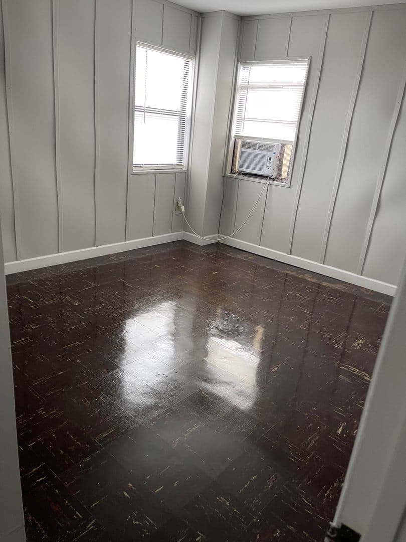 Columbia Apartment: 1230 Pendleton Street