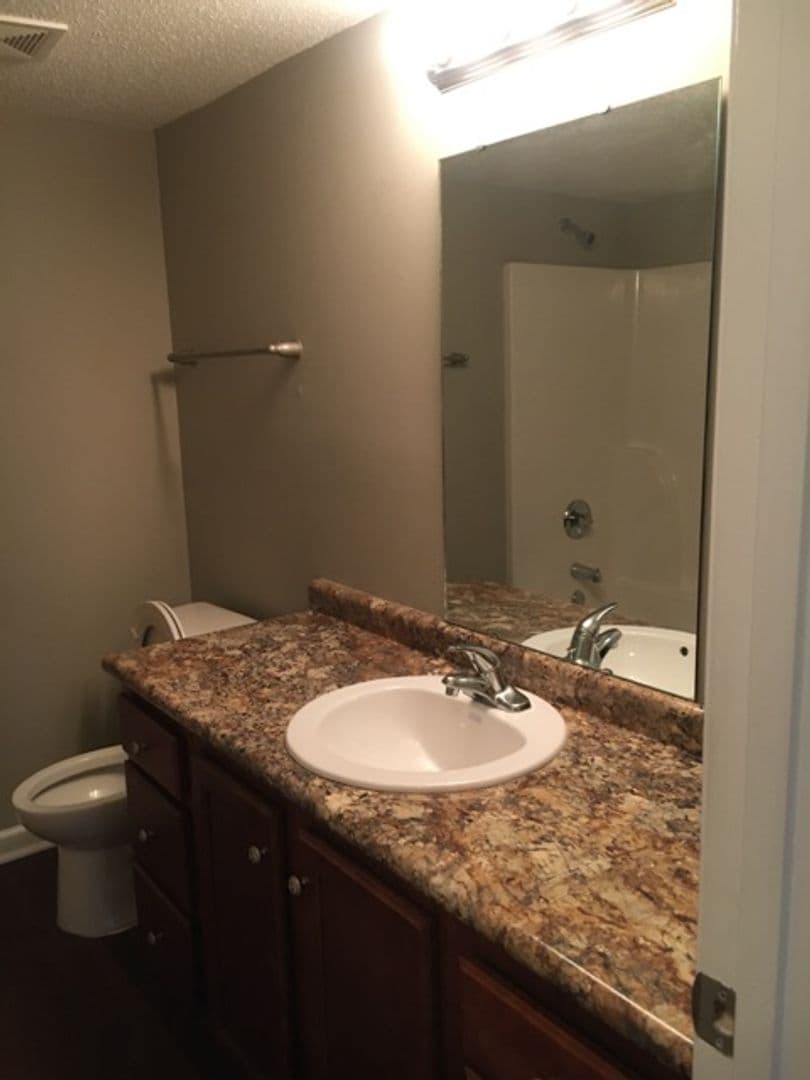 Columbia Apartment: 514 Menlo Drive
