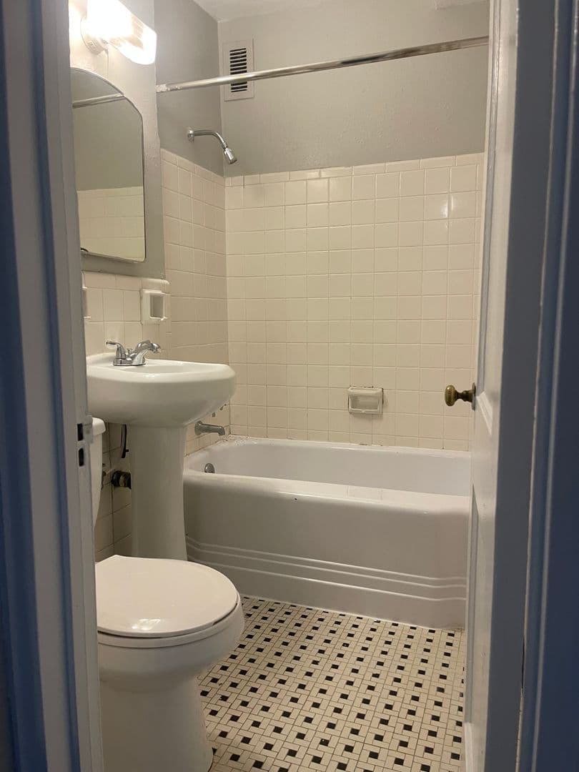Columbia Apartment: 1230 Pendleton Street