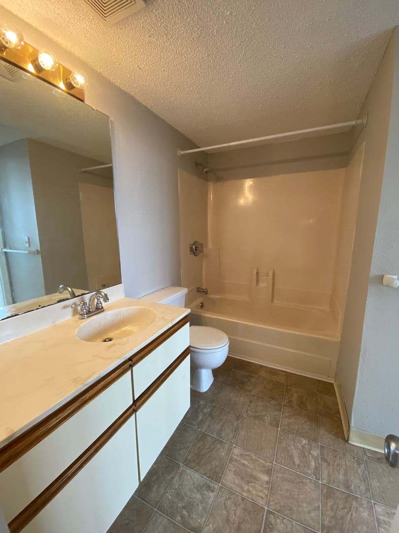 Columbia Apartment: 1100 Wheat Street 503