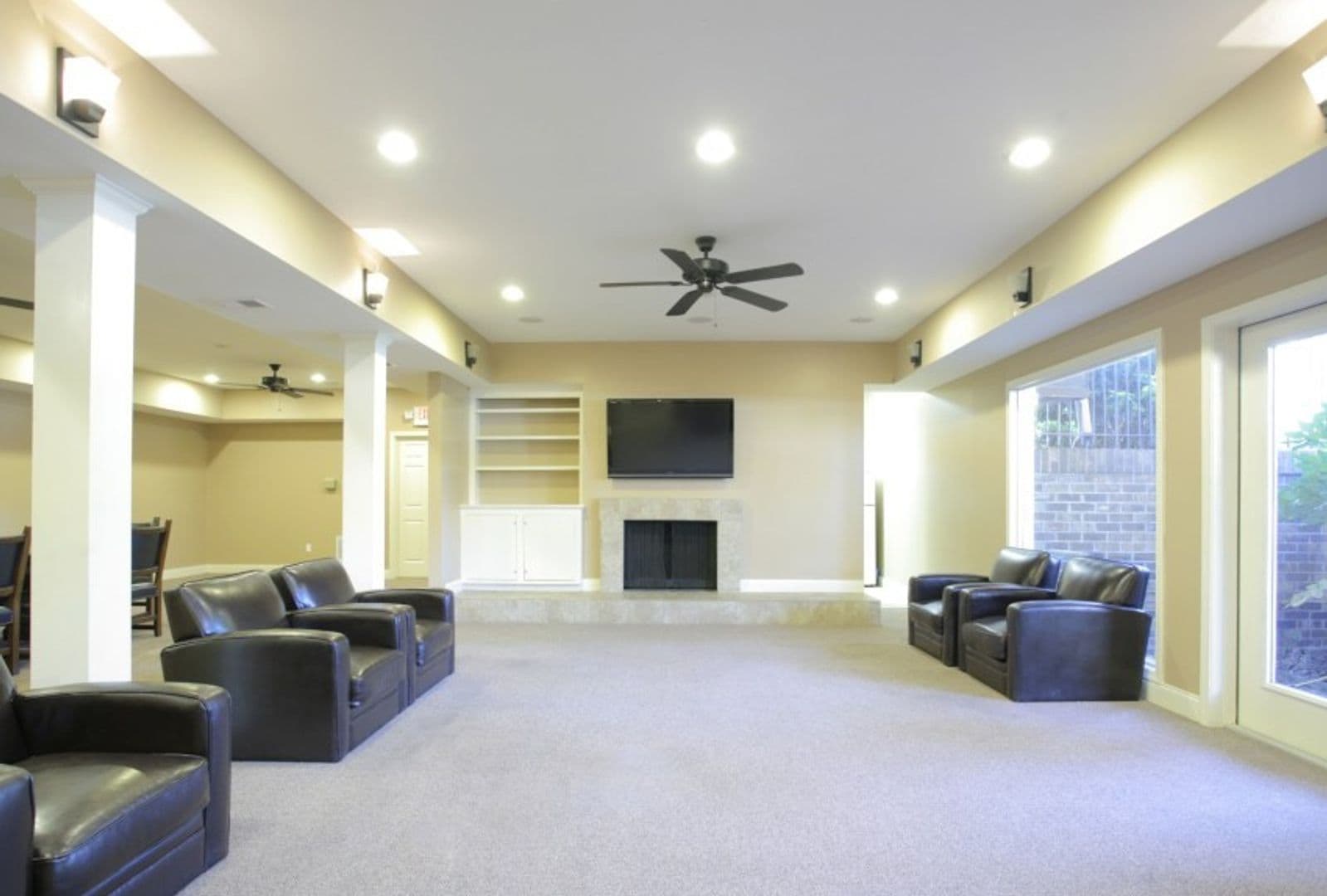Columbia Apartment: 820 Old Manor Road