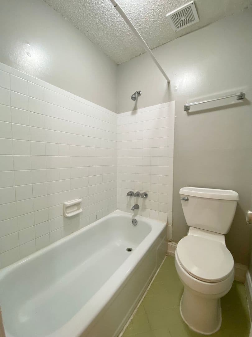 Columbia Apartment: 6530 Davidson Road A3