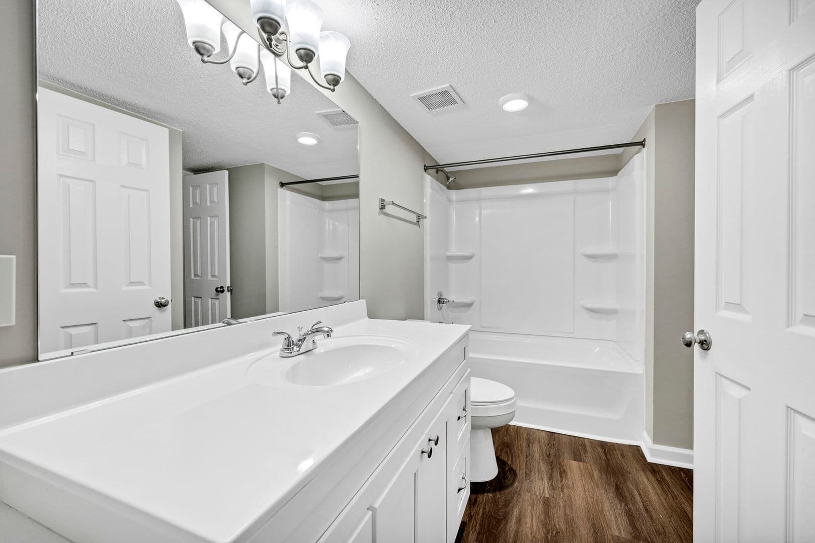 Columbia Apartment: 404 Old Manor Road