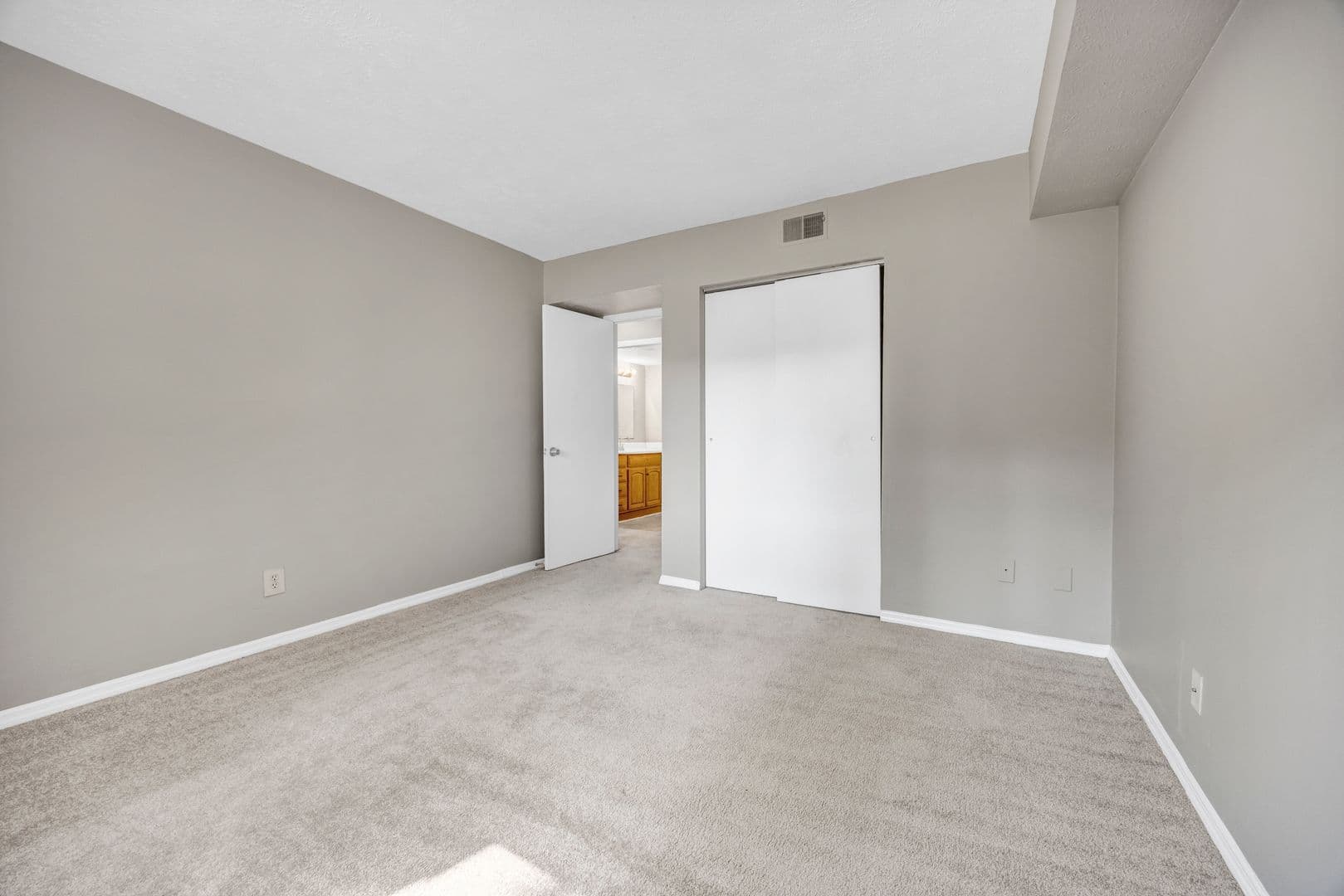 Columbia Apartment: 720 Old Manor Road