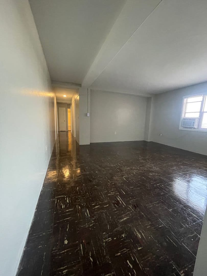 Columbia Apartment: 1230 Pendleton Street