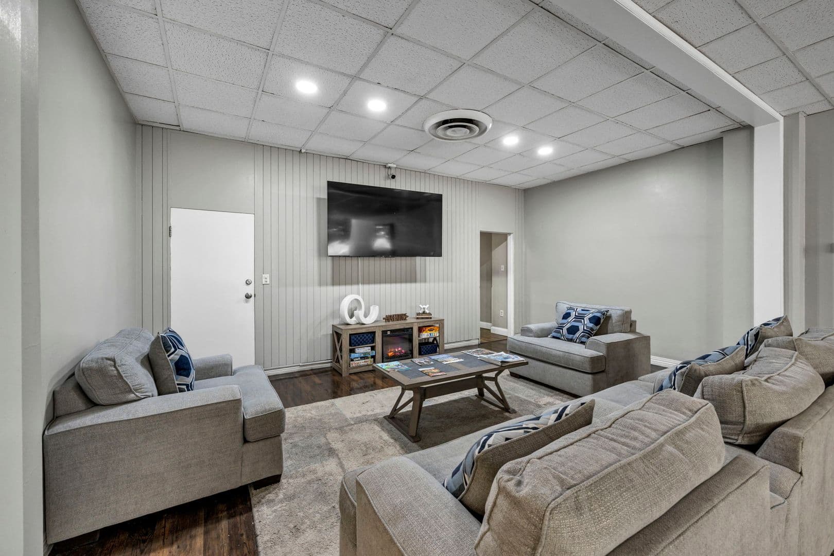 Columbia Apartment: 1230 Pendleton Street