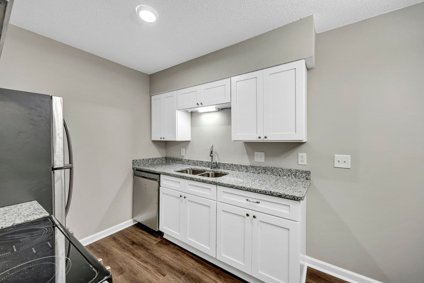 Columbia Apartment: 404 Old Manor Road
