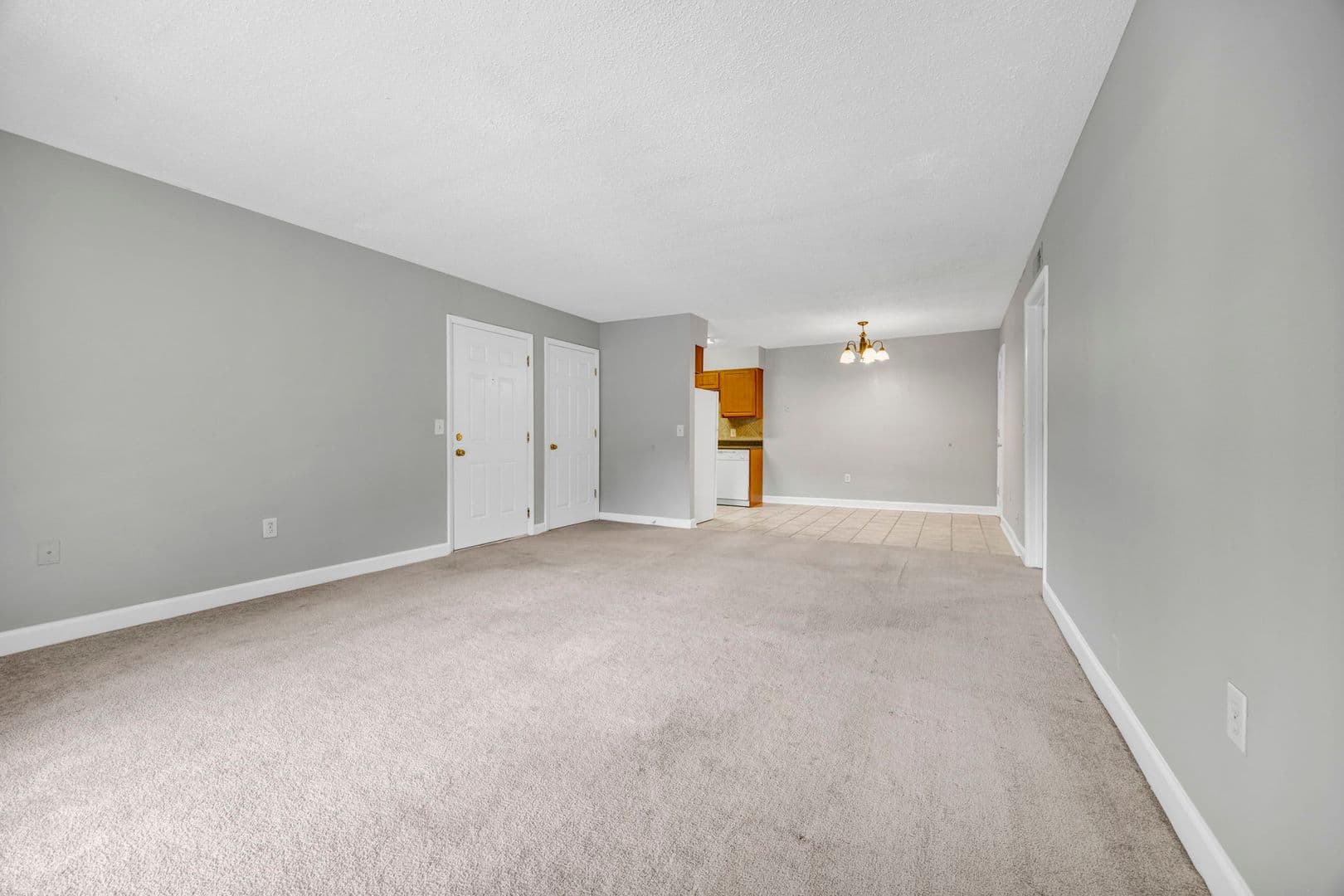 Columbia Apartment: 6530 Davidson Road M5