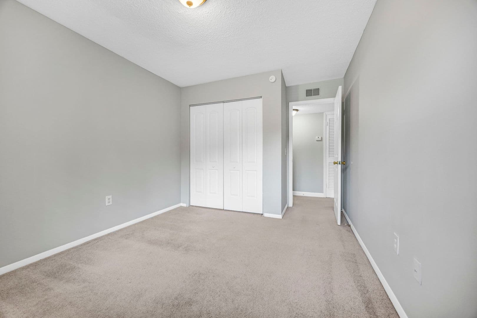 Columbia Apartment: 6530 Davidson Road M5