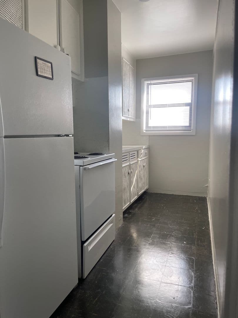 Columbia Apartment: 1230 Pendleton Street
