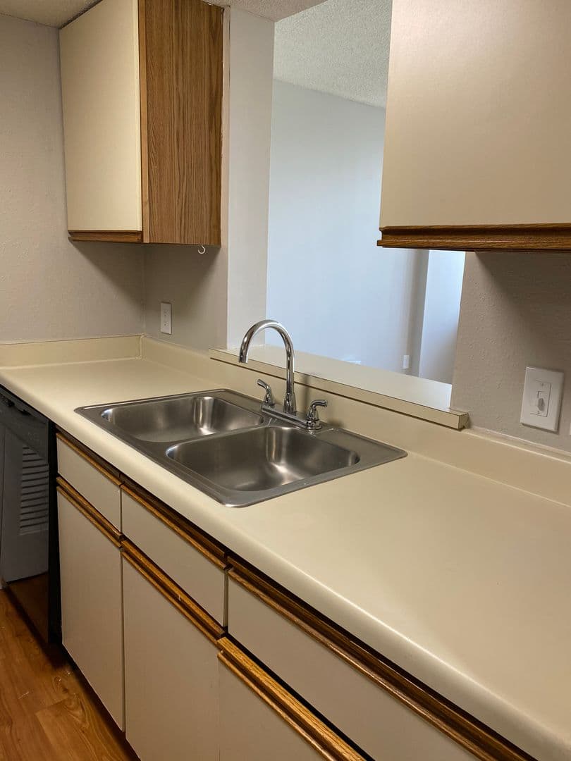 Columbia Apartment: 1100 Wheat Street 410
