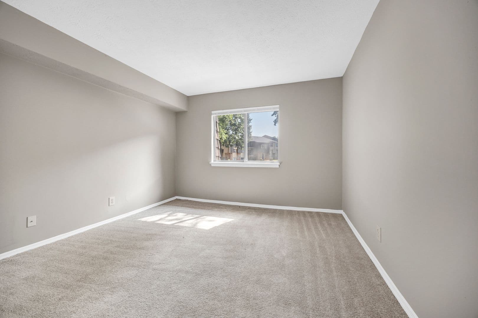 Columbia Apartment: 720 Old Manor Road