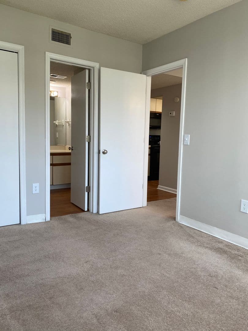 Columbia Apartment: 1100 Wheat Street 410