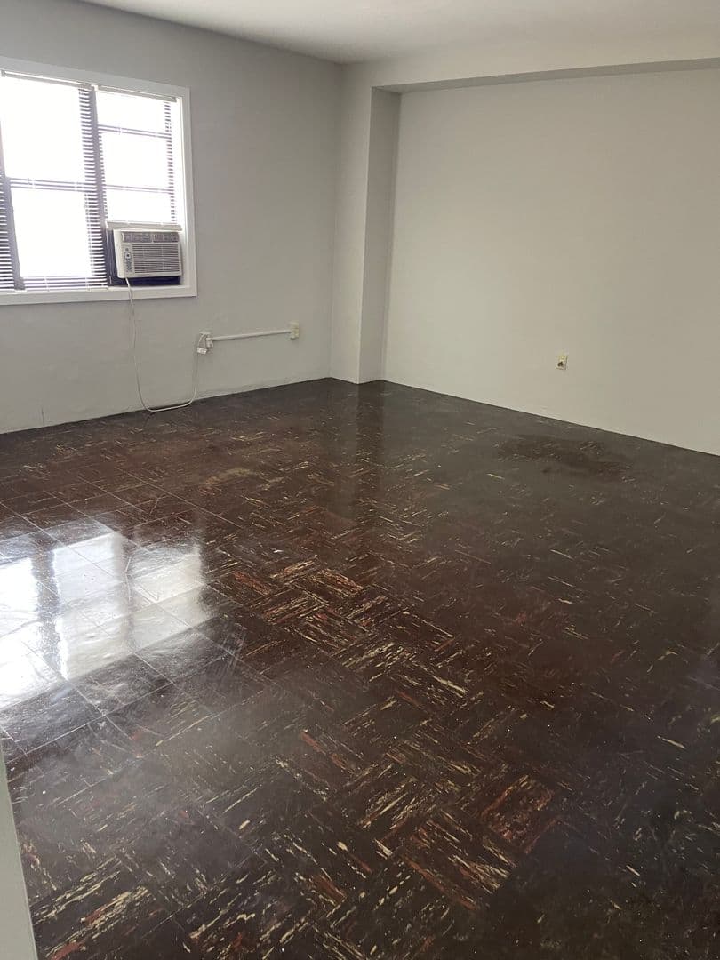 Columbia Apartment: 1230 Pendleton Street