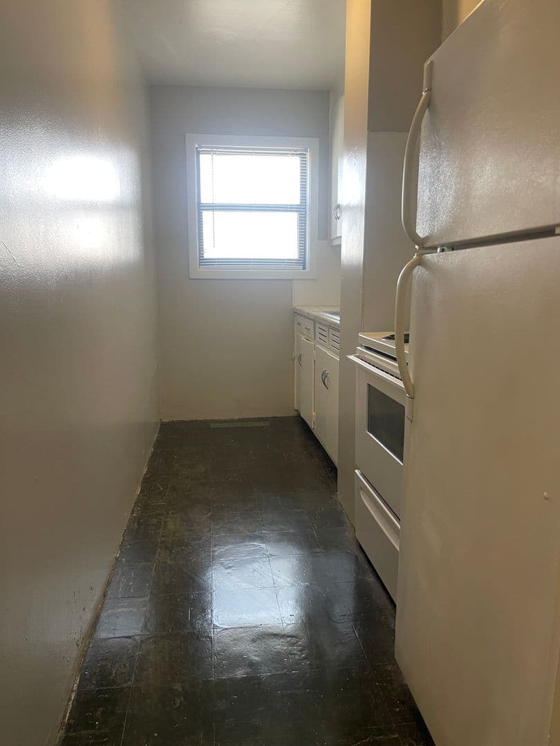 Columbia Apartment: 1230 Pendleton Street