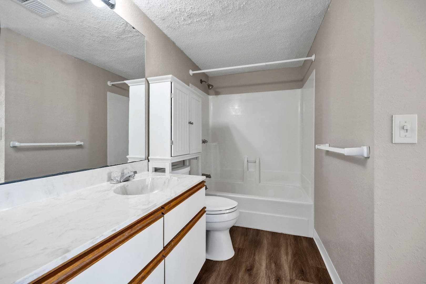 Columbia Apartment: 1100 Wheat Street 806