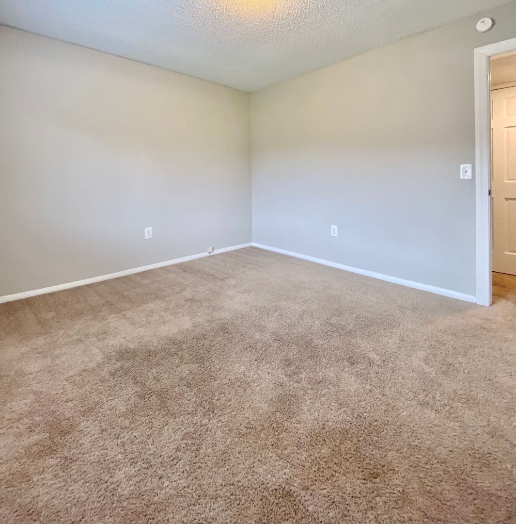 Columbia Apartment: 6530 Davidson Road D1
