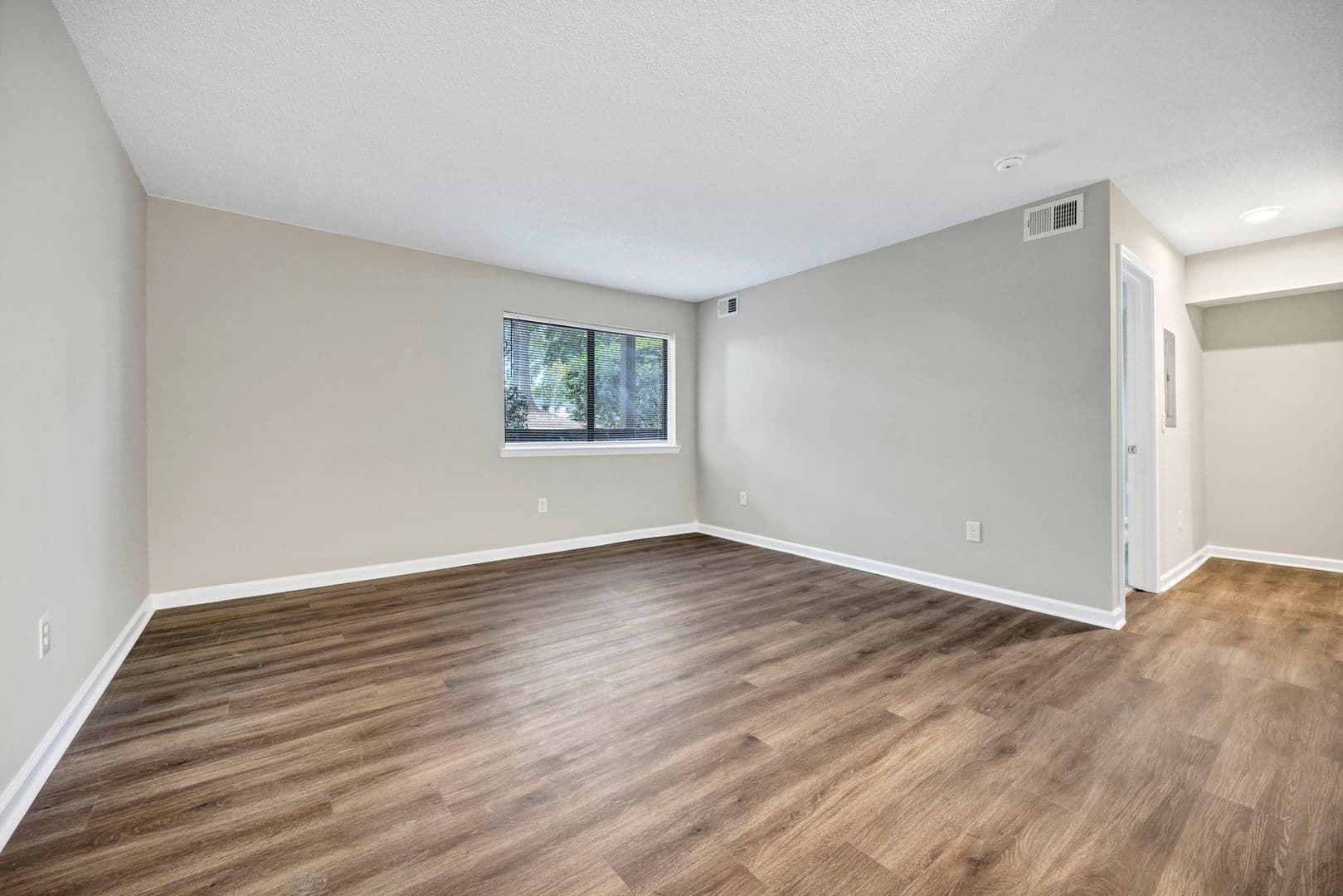 Columbia Apartment: 404 Old Manor Road