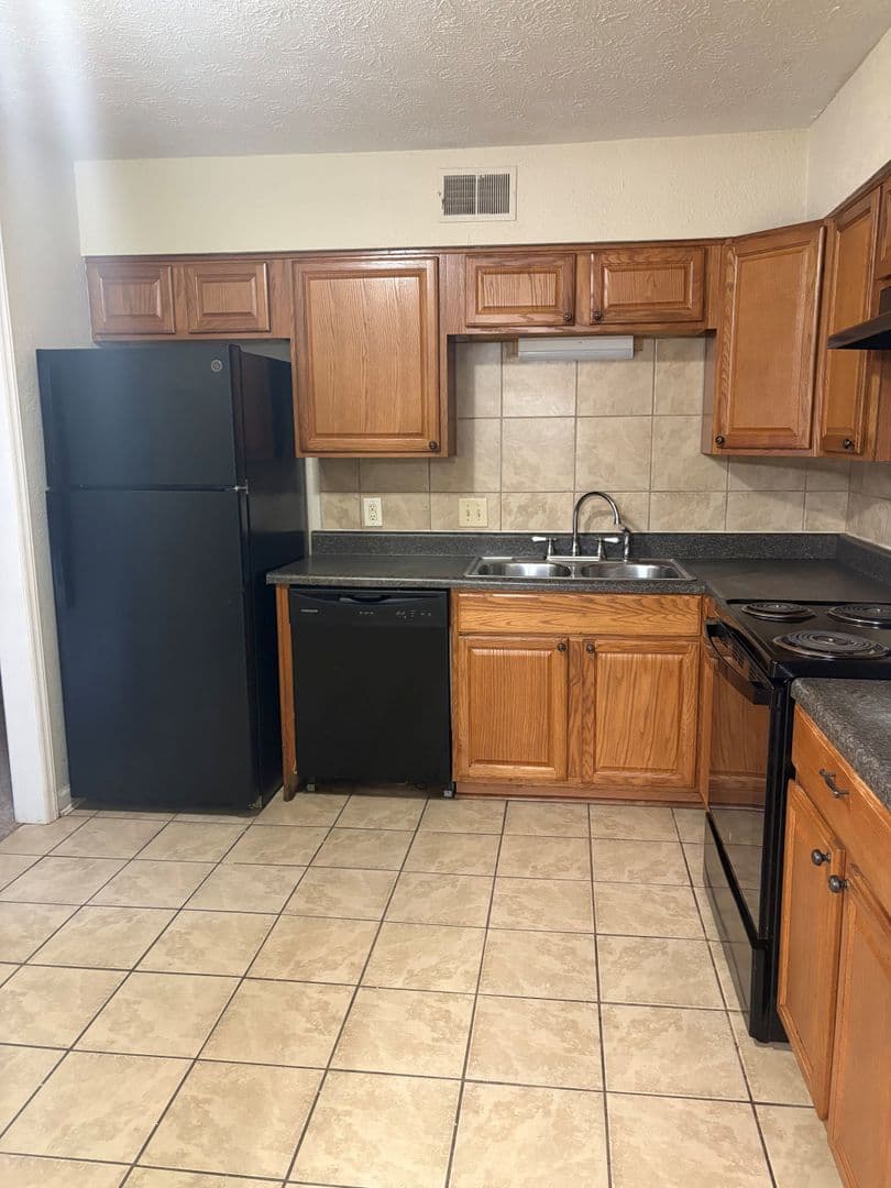 Columbia Apartment: 708 Old Manor Road