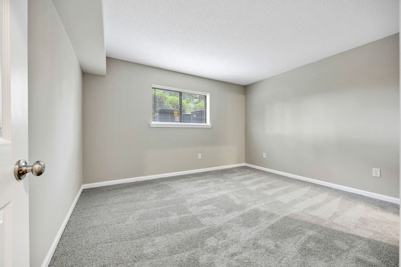 Columbia Apartment: 404 Old Manor Road