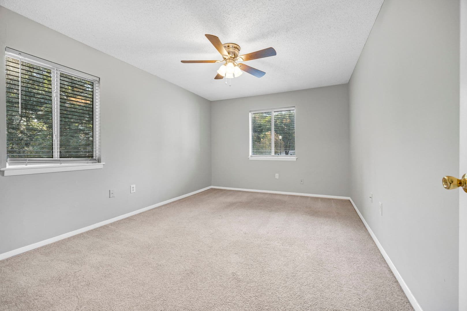 Columbia Apartment: 6530 Davidson Road M5
