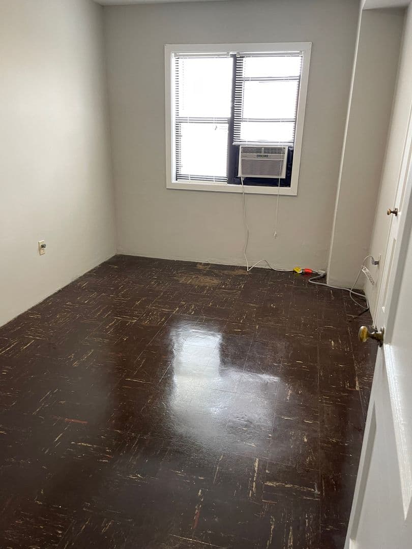 Columbia Apartment: 1230 Pendleton Street