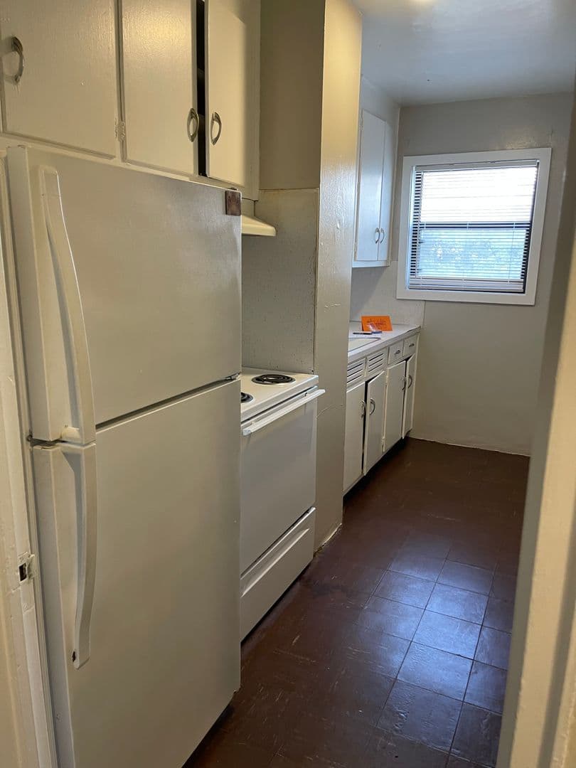 Columbia Apartment: 1230 Pendleton Street