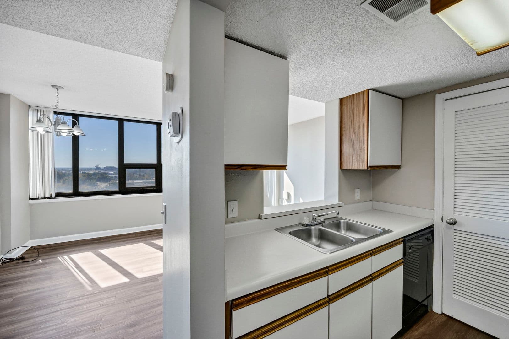 Columbia Apartment: 1100 Wheat Street 806