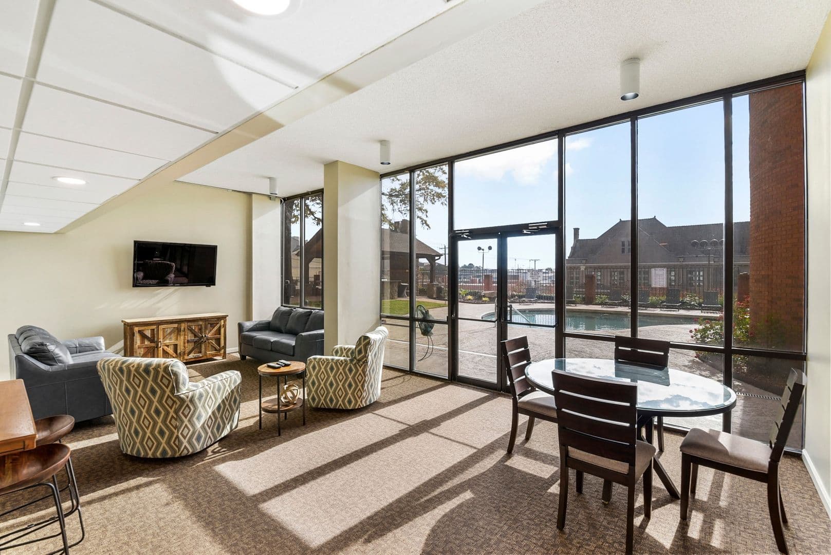 Columbia Apartment: 1100 Wheat Street 806