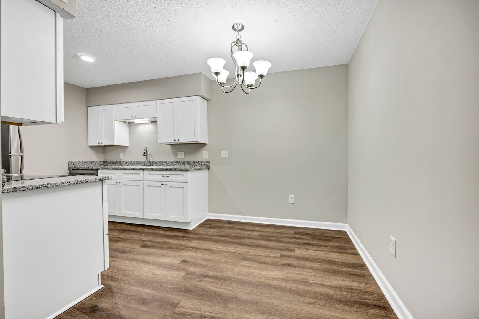 Columbia Apartment: 404 Old Manor Road