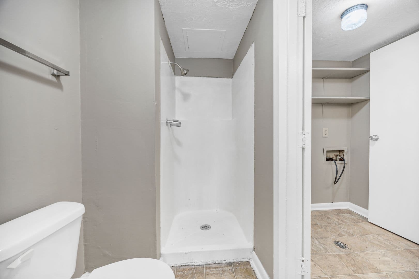 Columbia Apartment: 720 Old Manor Road