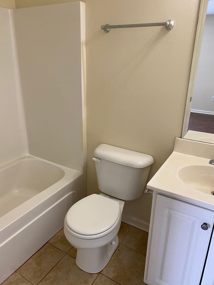 Columbia Apartment: 1929 Bluff Road