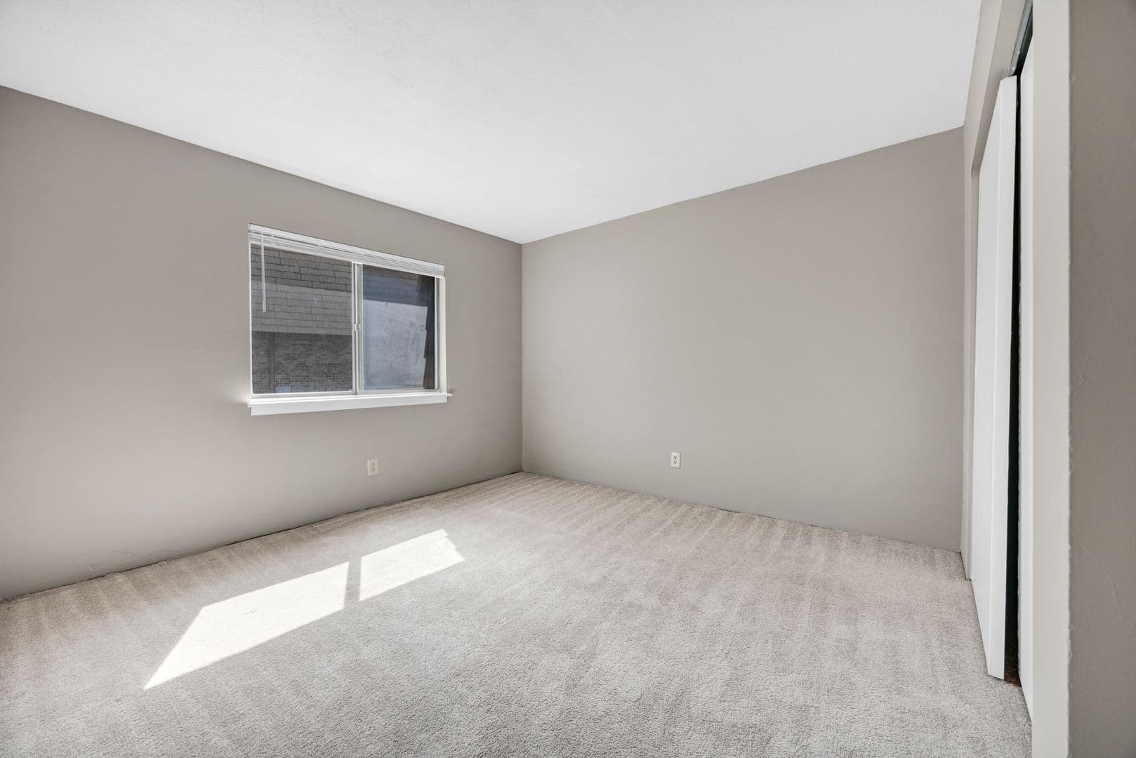 Columbia Apartment: 720 Old Manor Road