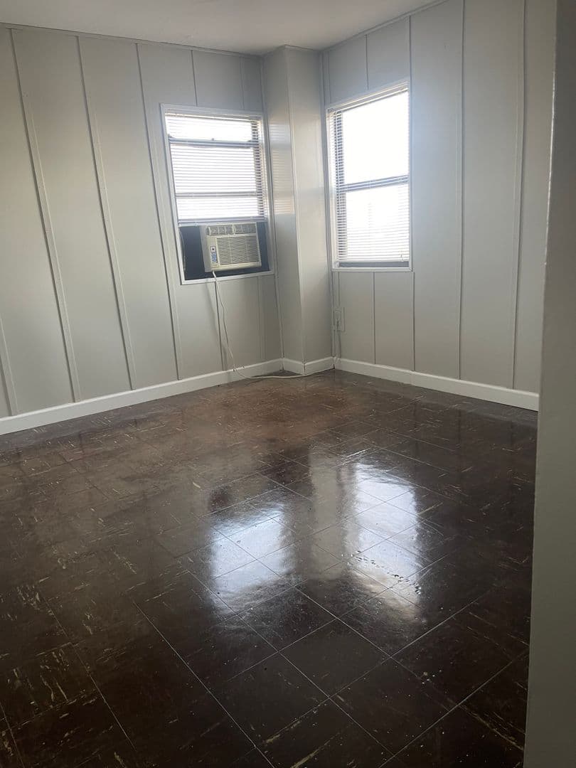 Columbia Apartment: 1230 Pendleton Street
