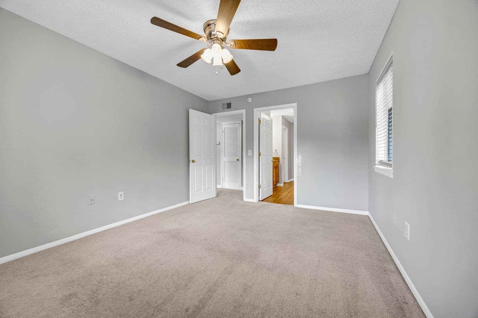 Columbia Apartment: 6530 Davidson Road M5