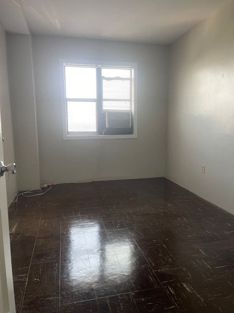 Columbia Apartment: 1230 Pendleton Street
