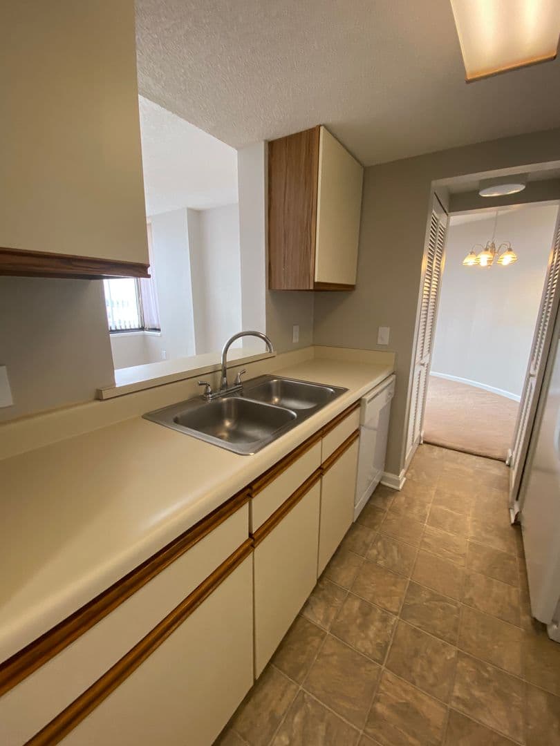 Columbia Apartment: 1100 Wheat Street 503