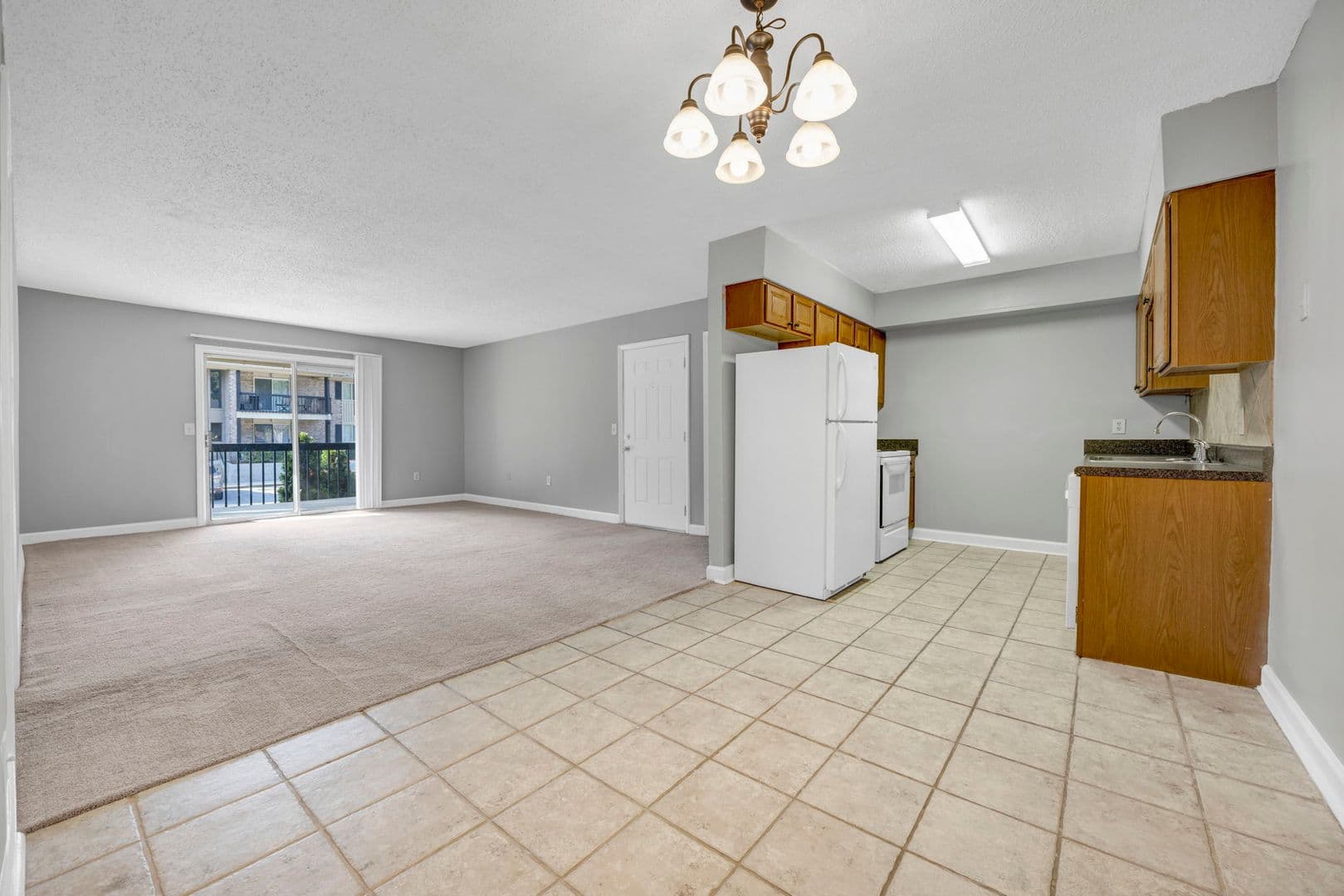 Columbia Apartment: 6530 Davidson Road M5