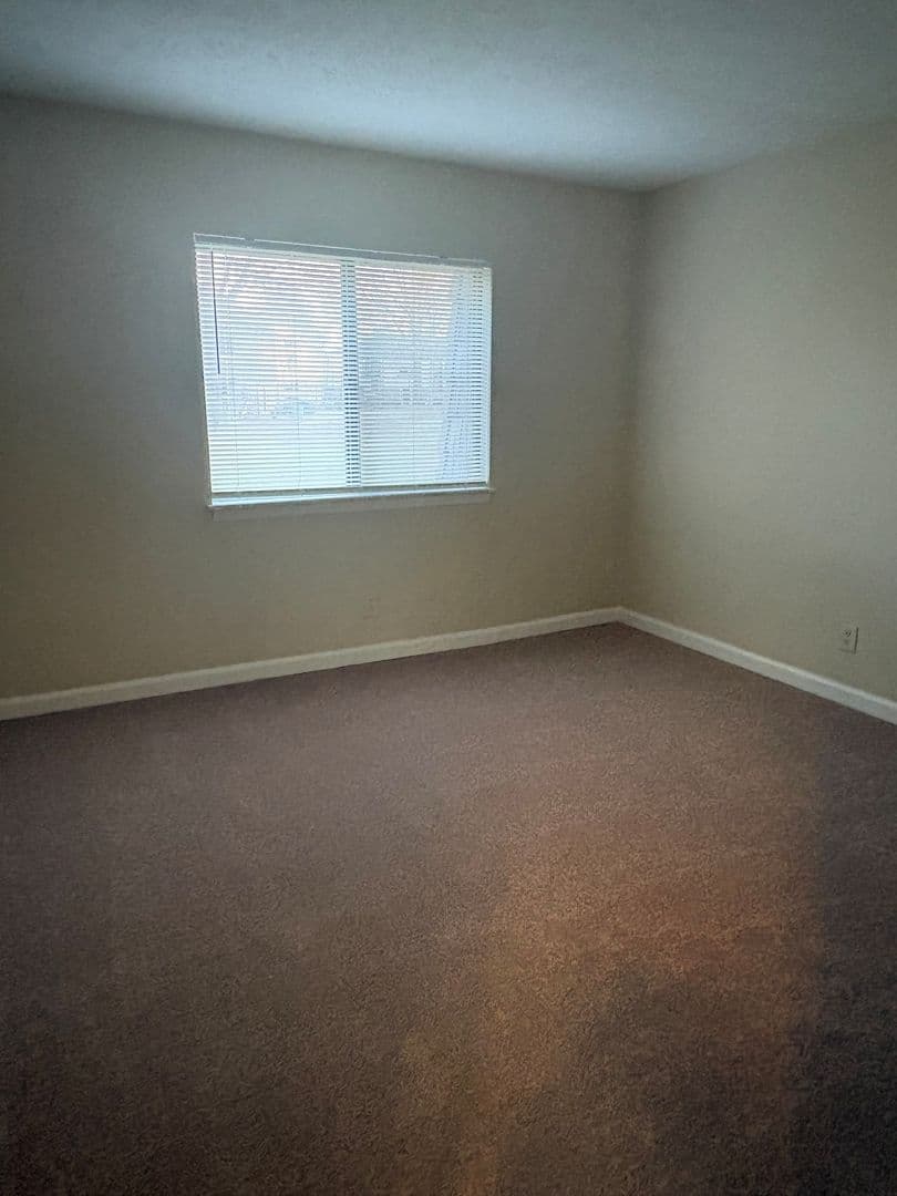 Columbia Apartment: 708 Old Manor Road