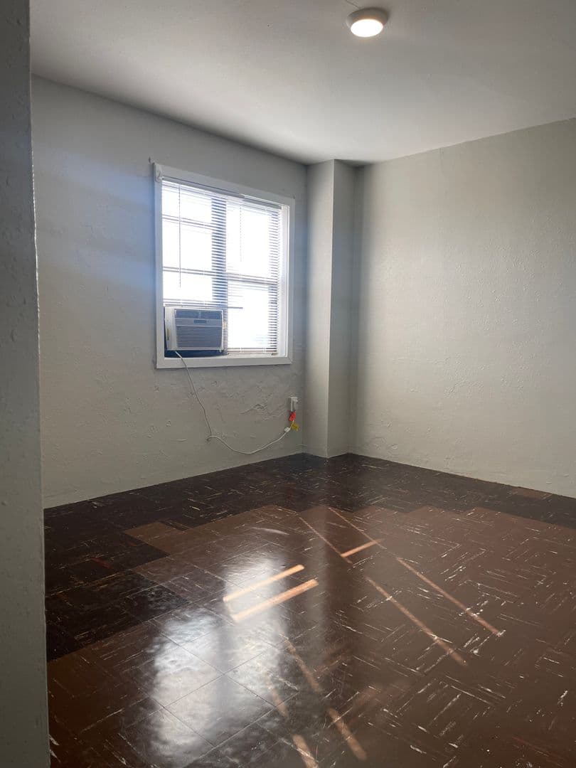 Columbia Apartment: 1230 Pendleton Street