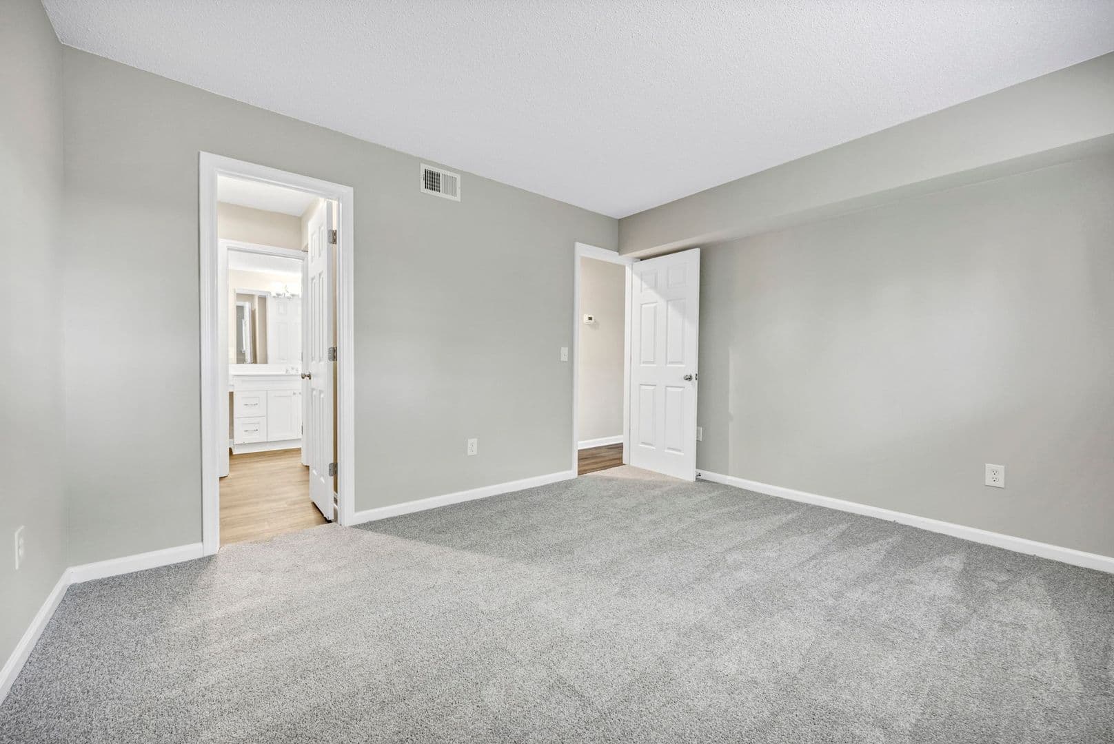 Columbia Apartment: 404 Old Manor Road