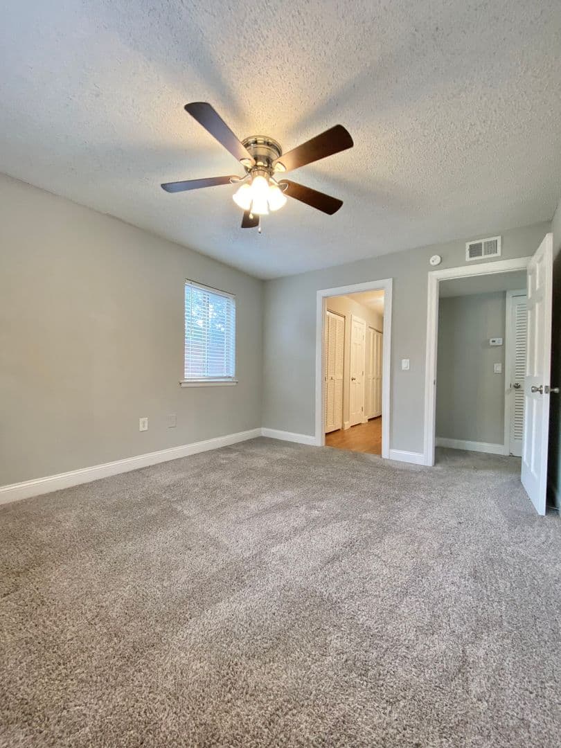 Columbia Apartment: 6530 Davidson Road A3