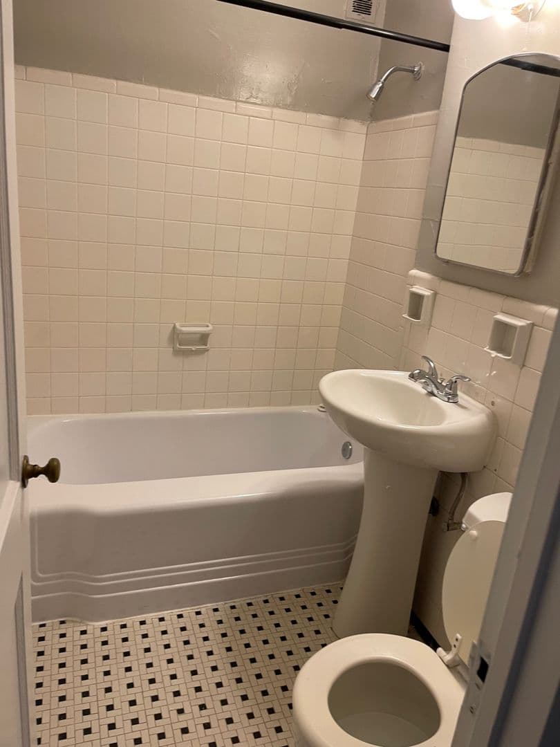 Columbia Apartment: 1230 Pendleton Street