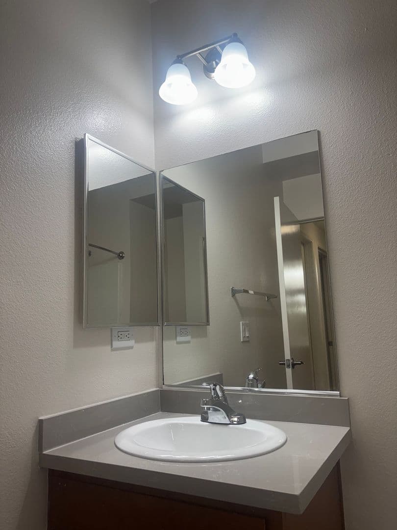 National City Apartment: 840 Palm Ave