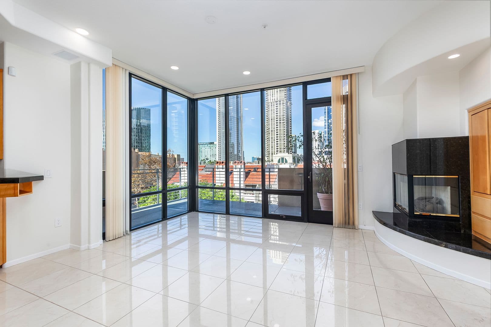 San  Diego Condo: 611 G Street Unit #321